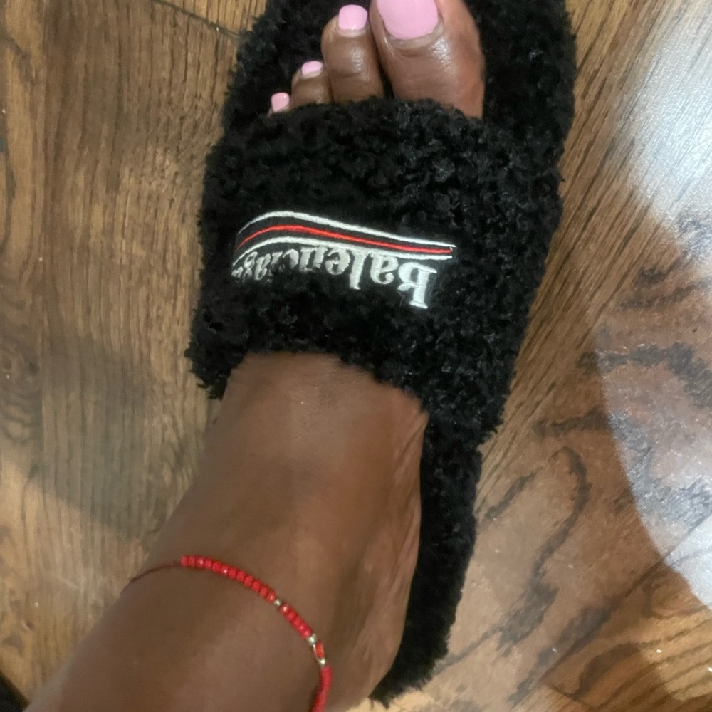 Balenciago Campaign Logo Faux Shearling Slide Sandal (Women)
Size 10
NWOT - Picture 9 of 10